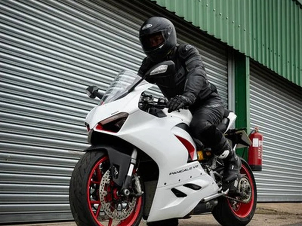 fitting tyre